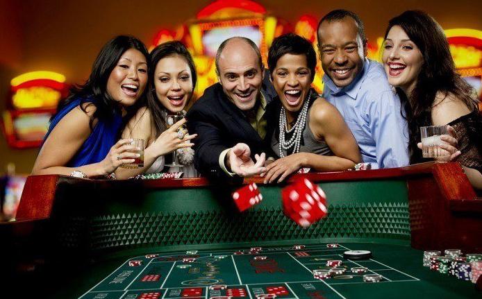 grupo de pessoas no Casino
